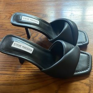Steve Madden Womens Black Thai Padded Mid-Heel Mules - New in the Box  - size 7